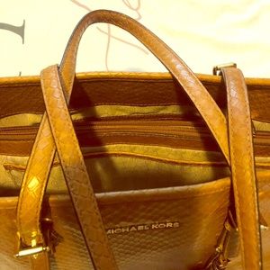 Authentic Michael Kors Tote . Real embossed
